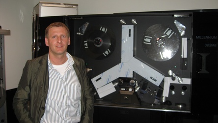 Karl Kolar in front of the scanner at AVP Video-Transfer GmbH